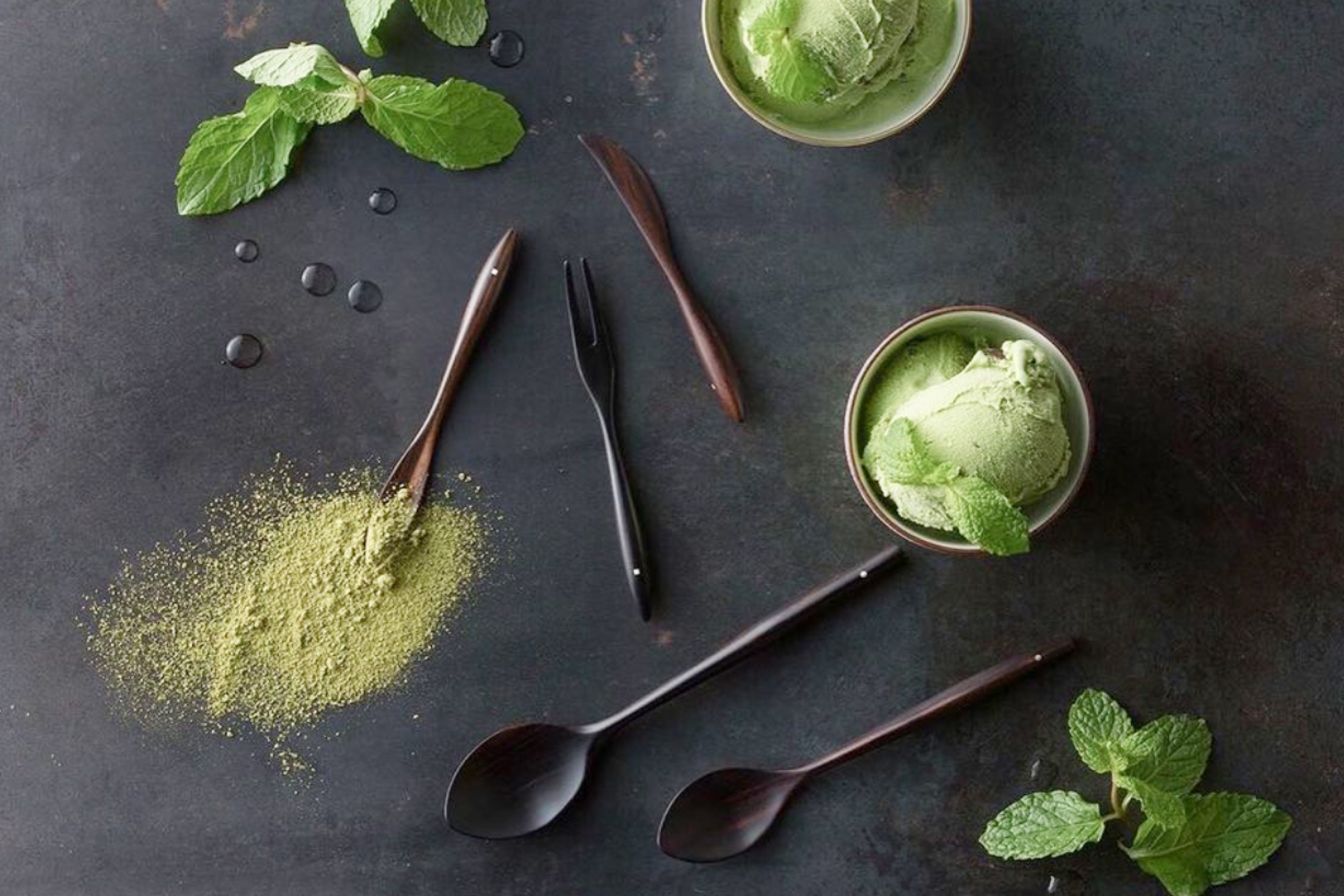 DESSERT FORKS AND SPOONS