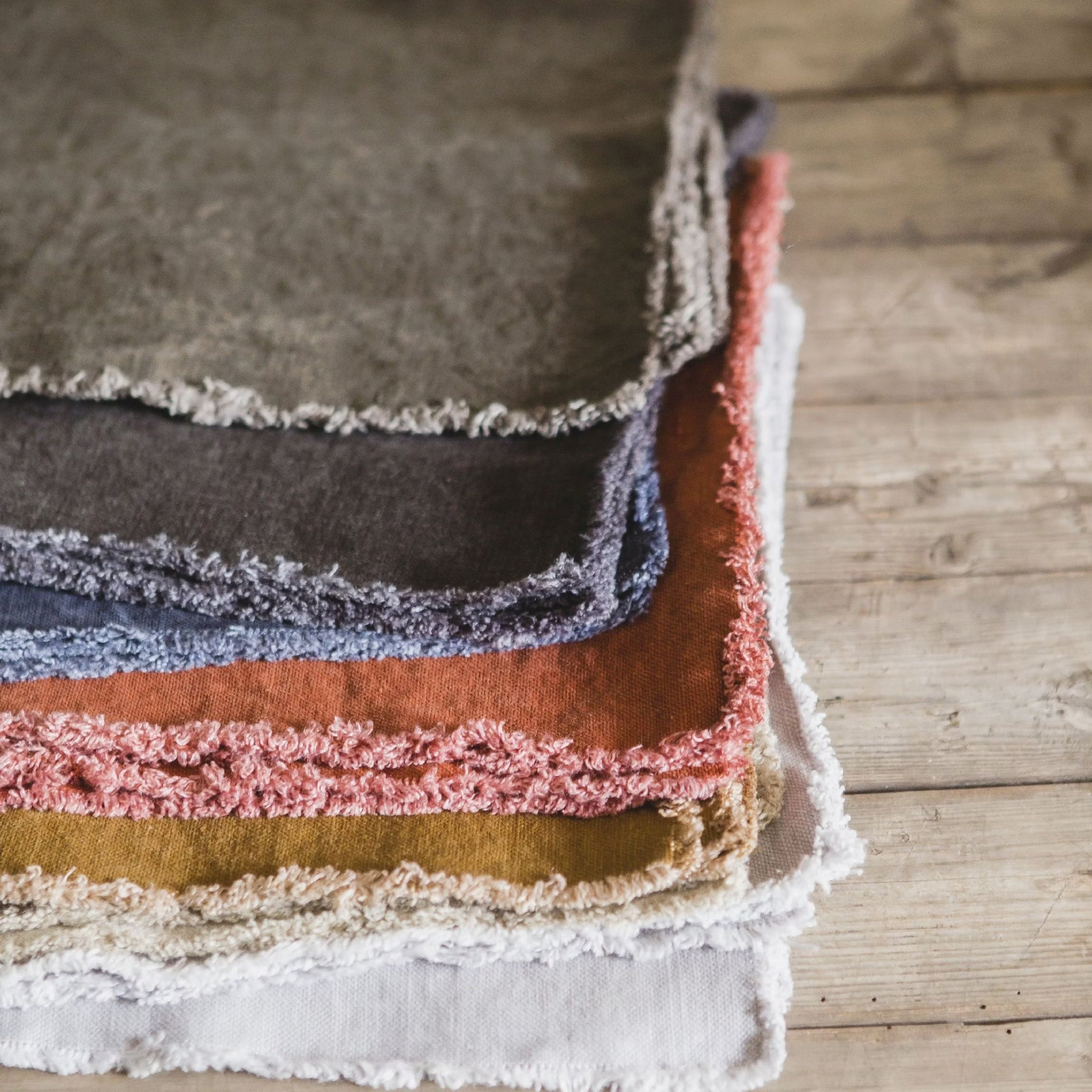 PLACEMATS & NAPKINS
