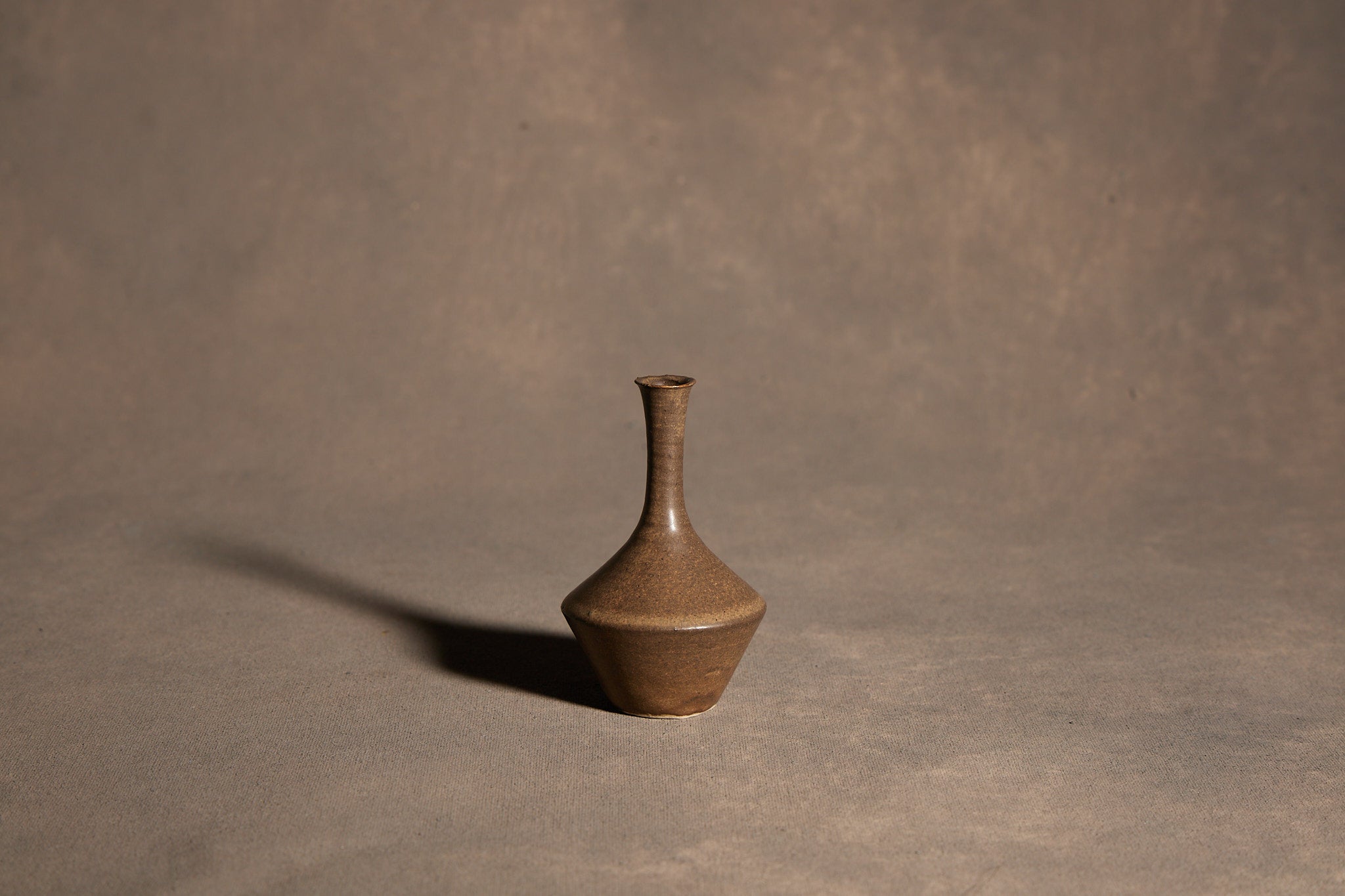 Wada Mamiko Mini Vase