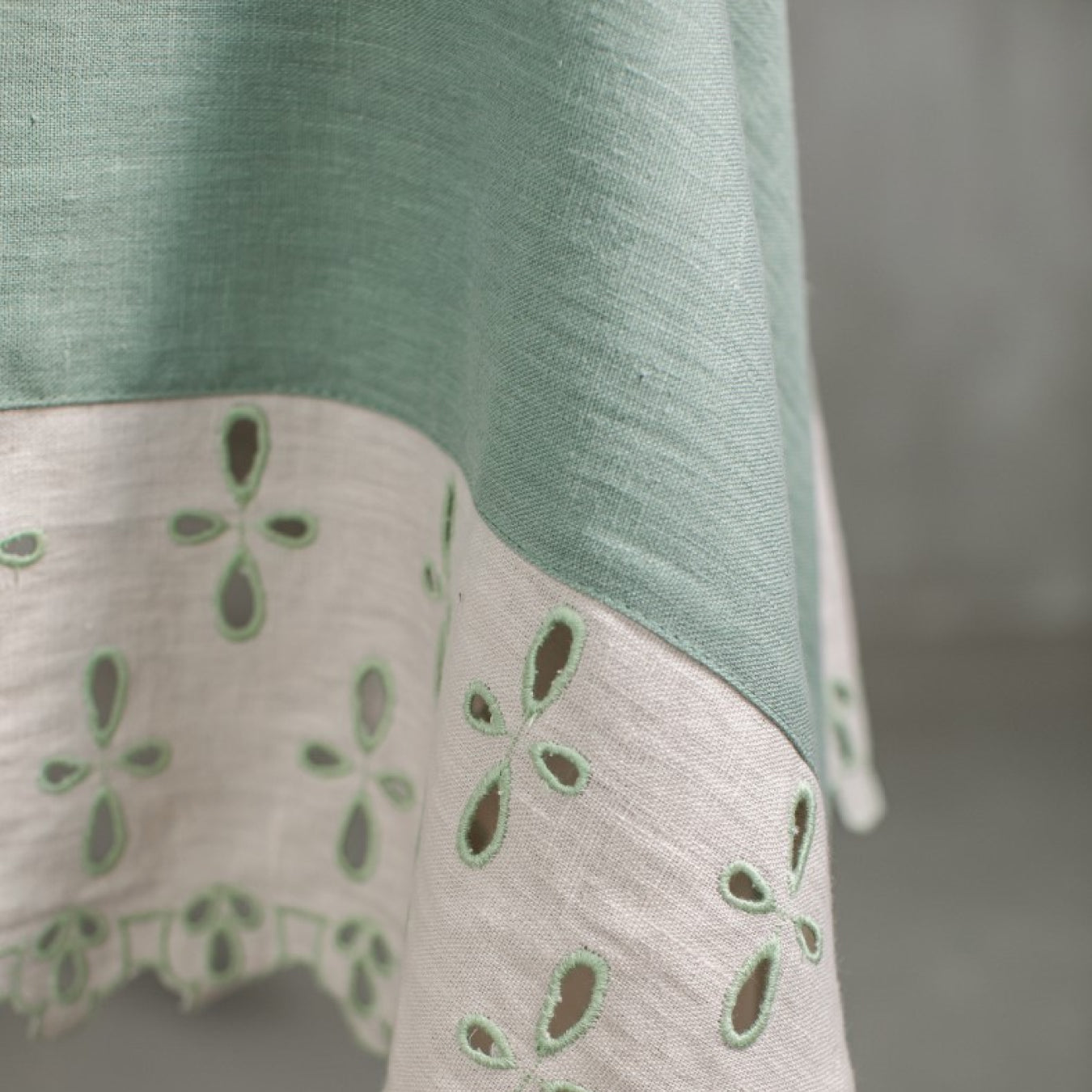 Amalfi Linen Table Runner - Salvia/Sale Marino