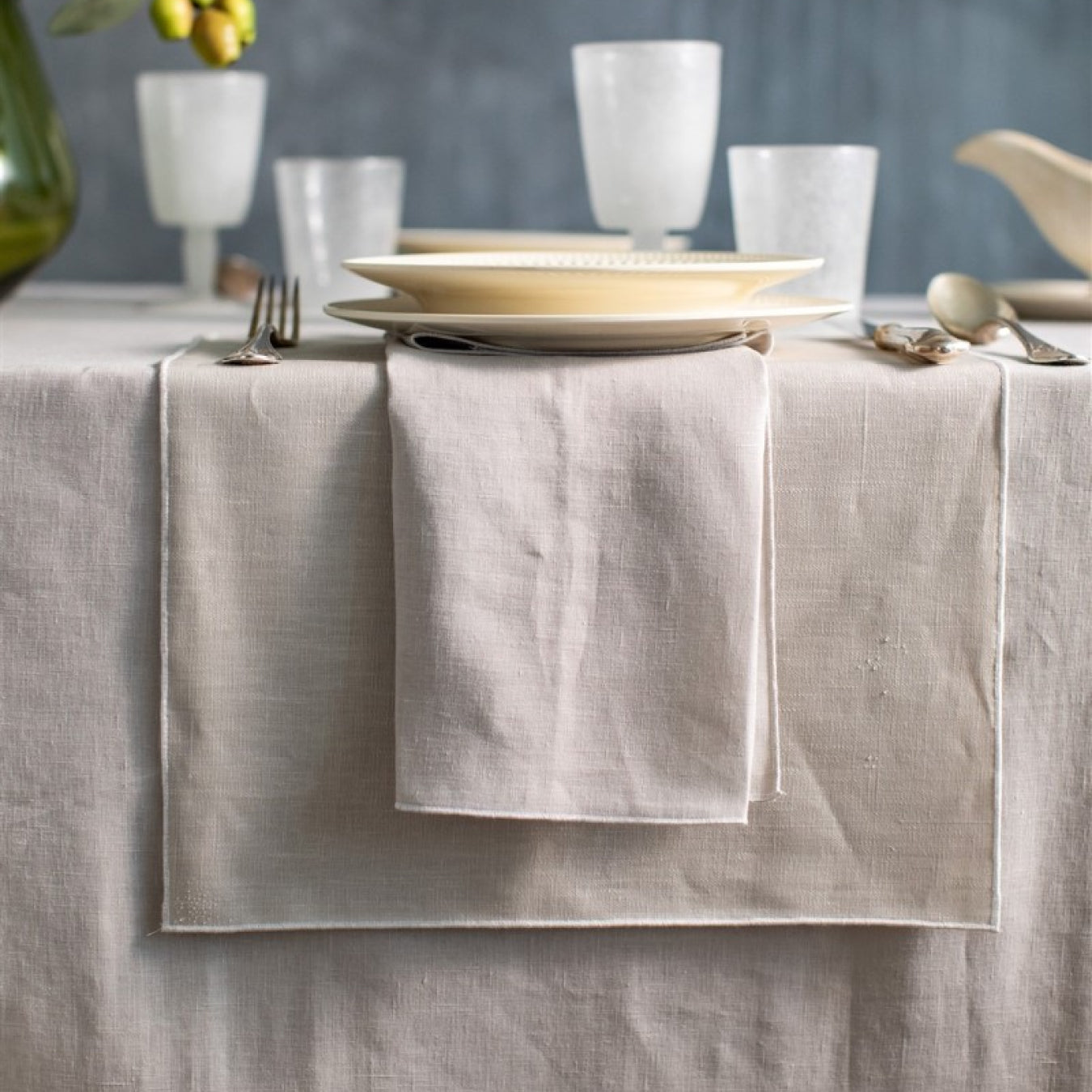 Filo Linen Table Runner - Mastice/Avorio