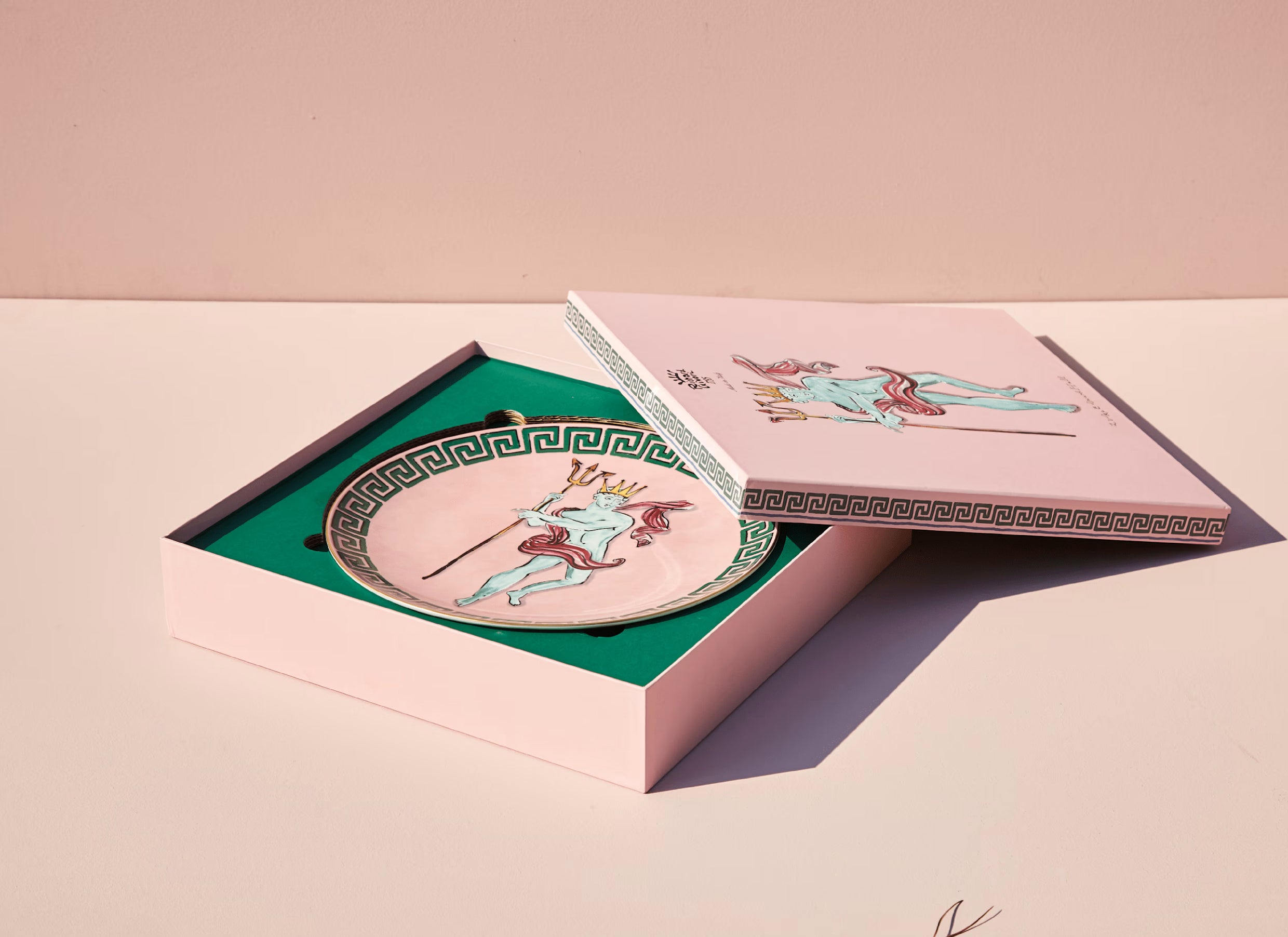 Il Viaggio di Nettuno Centerpiece and Charger Plate PInk