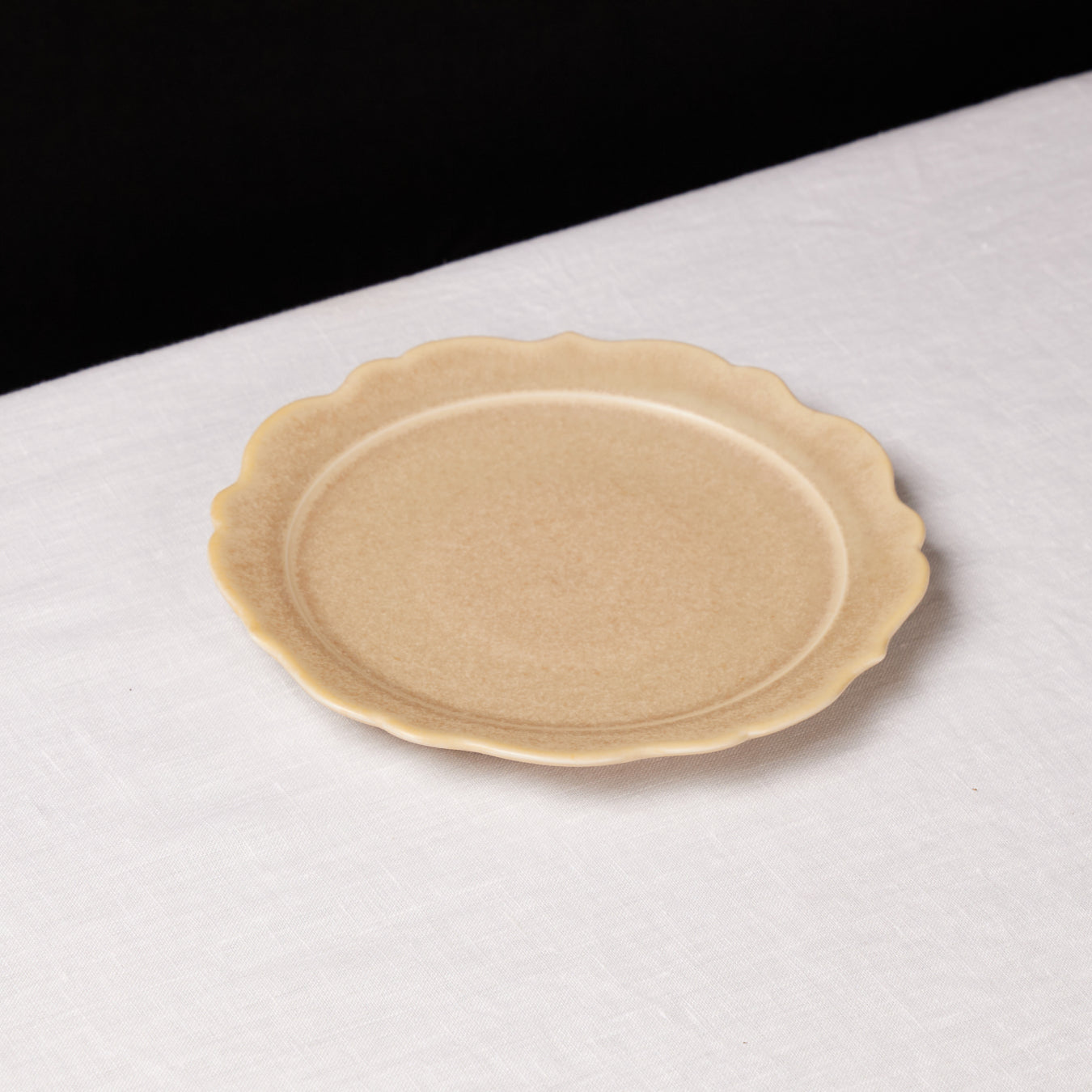 Edge Flower Plate 15 (Sand)