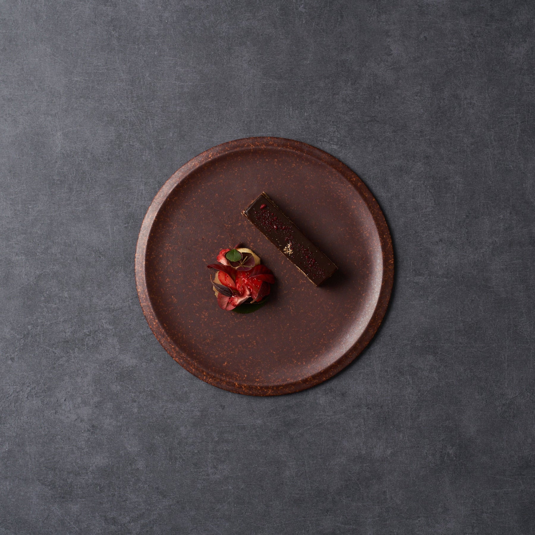 Flat Rim Plate - Iron Rust