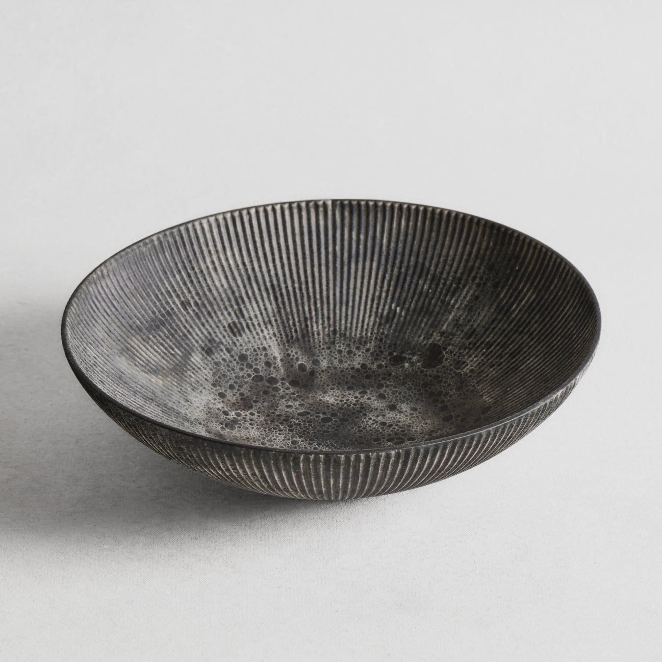 Shinogi Serving Bowl 10" - Moon Surface