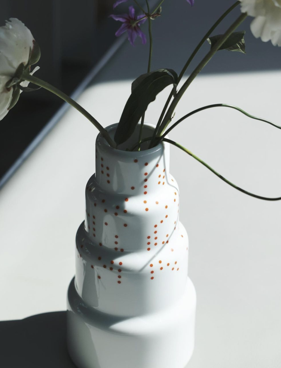 S&B Vase High Red Dots