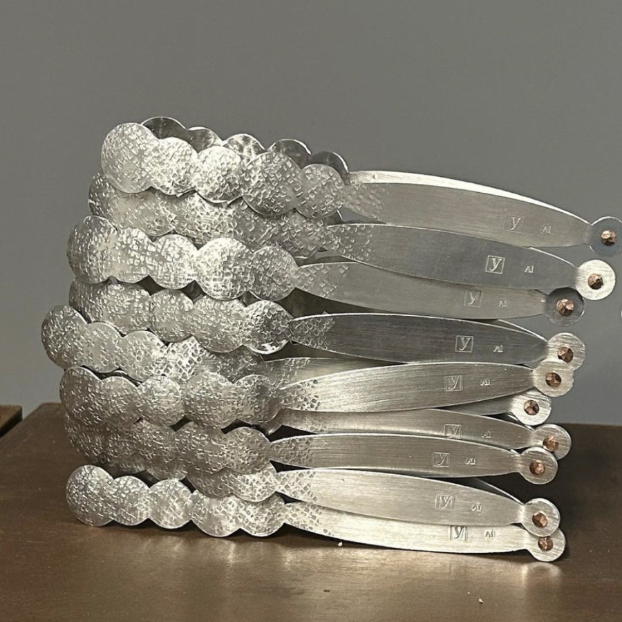 Serving Tong