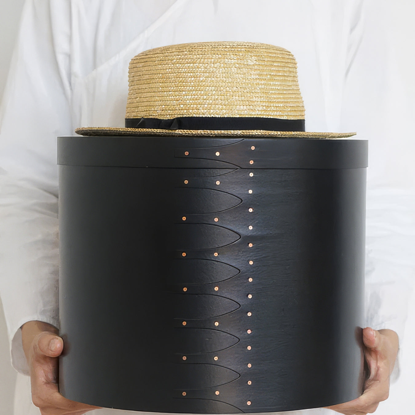 Shaker Round Box Black XL