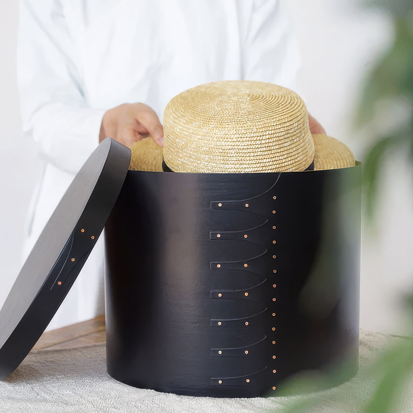 Shaker Round Box Black XL