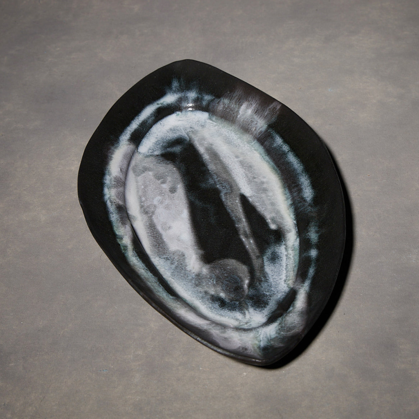 Yuko Ikeda Black & White Oval Plate 01
