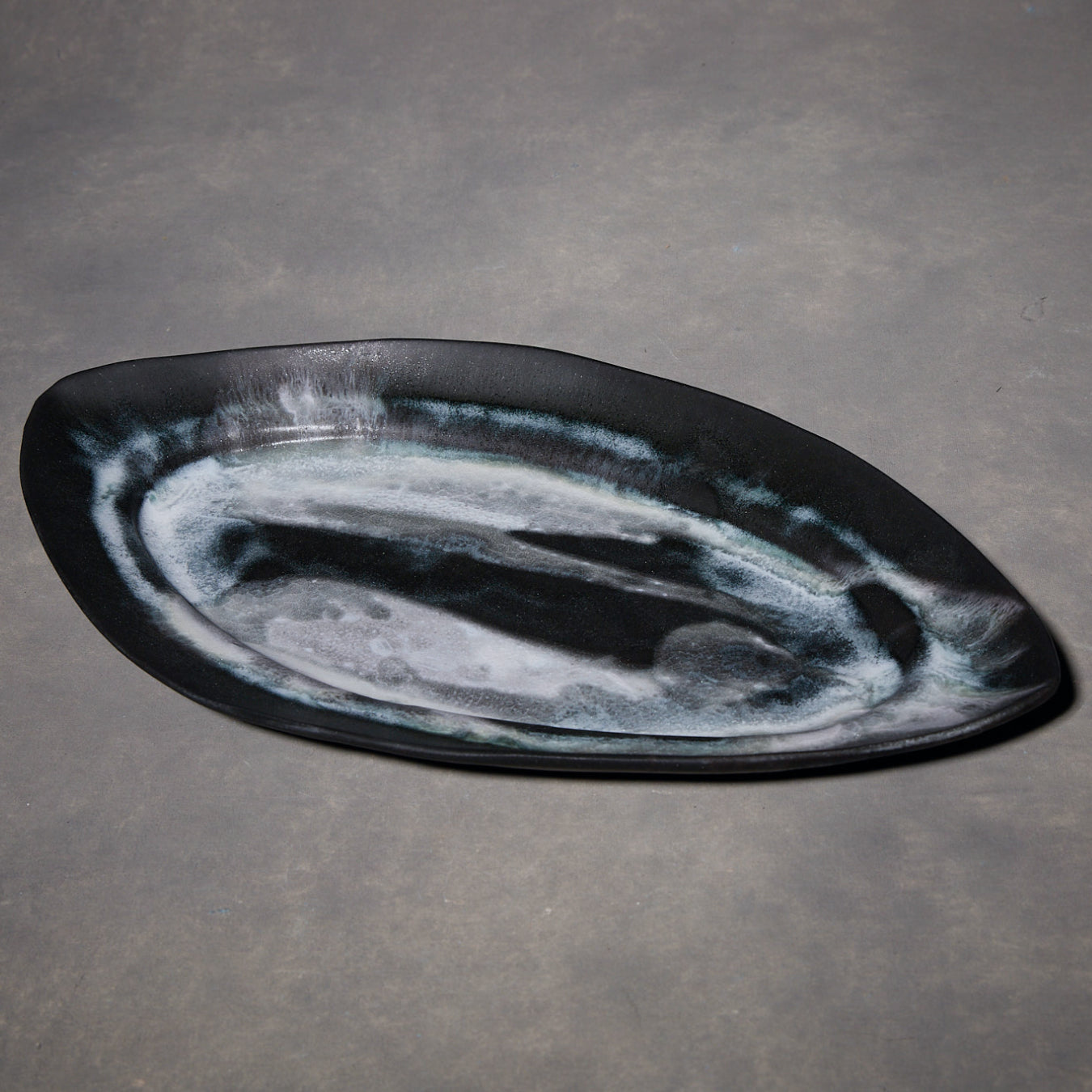 Yuko Ikeda Black & White Oval Plate 01