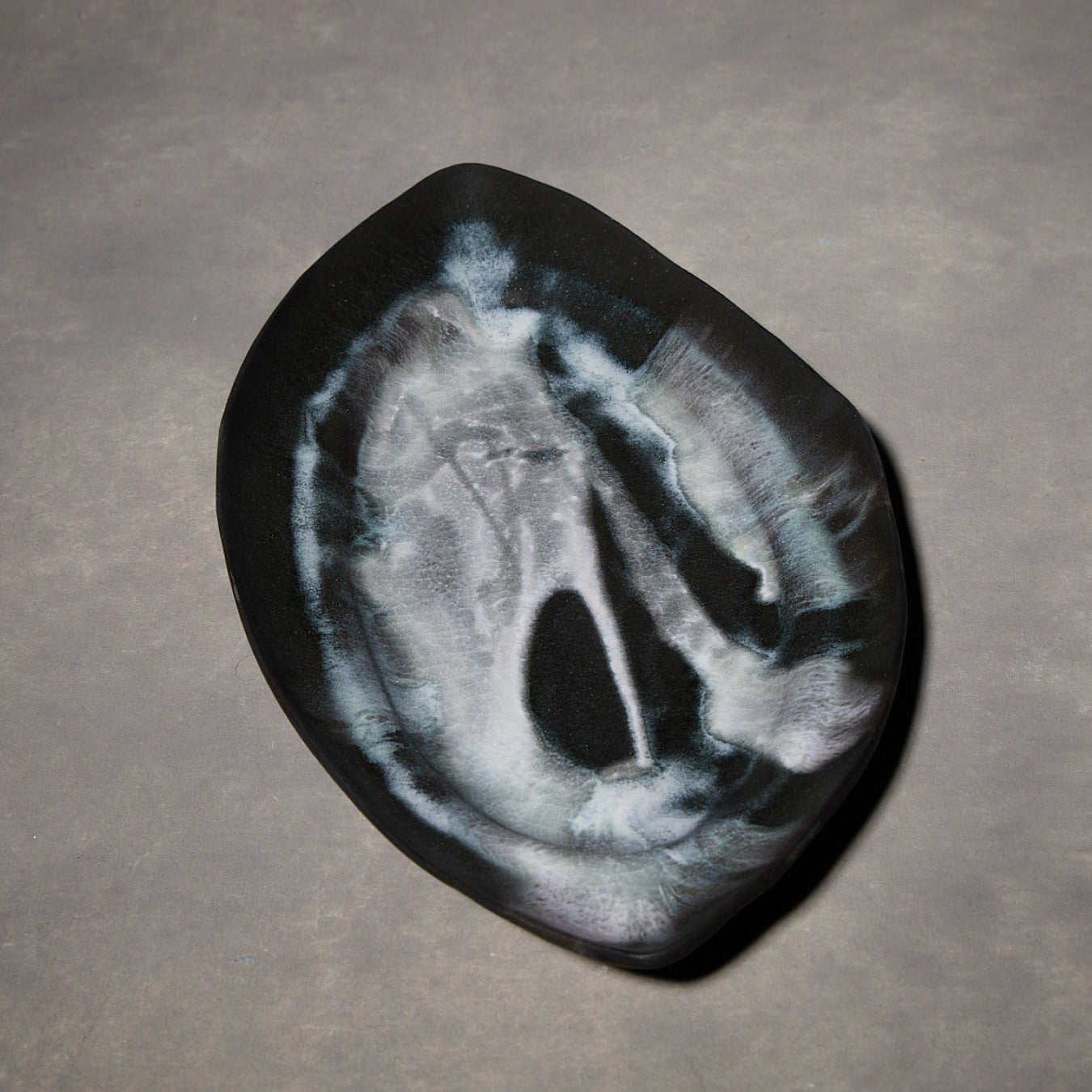 Yuko Ikeda Black & White Oval Plate 02