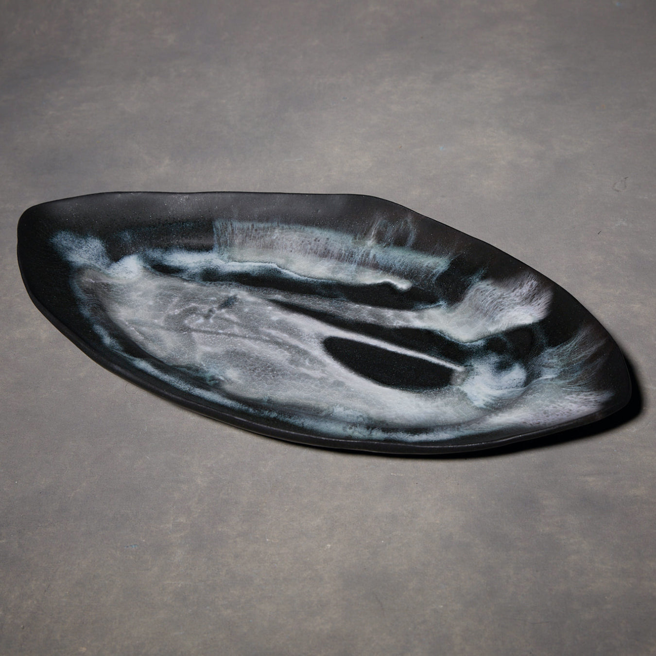 Yuko Ikeda Black & White Oval Plate 02