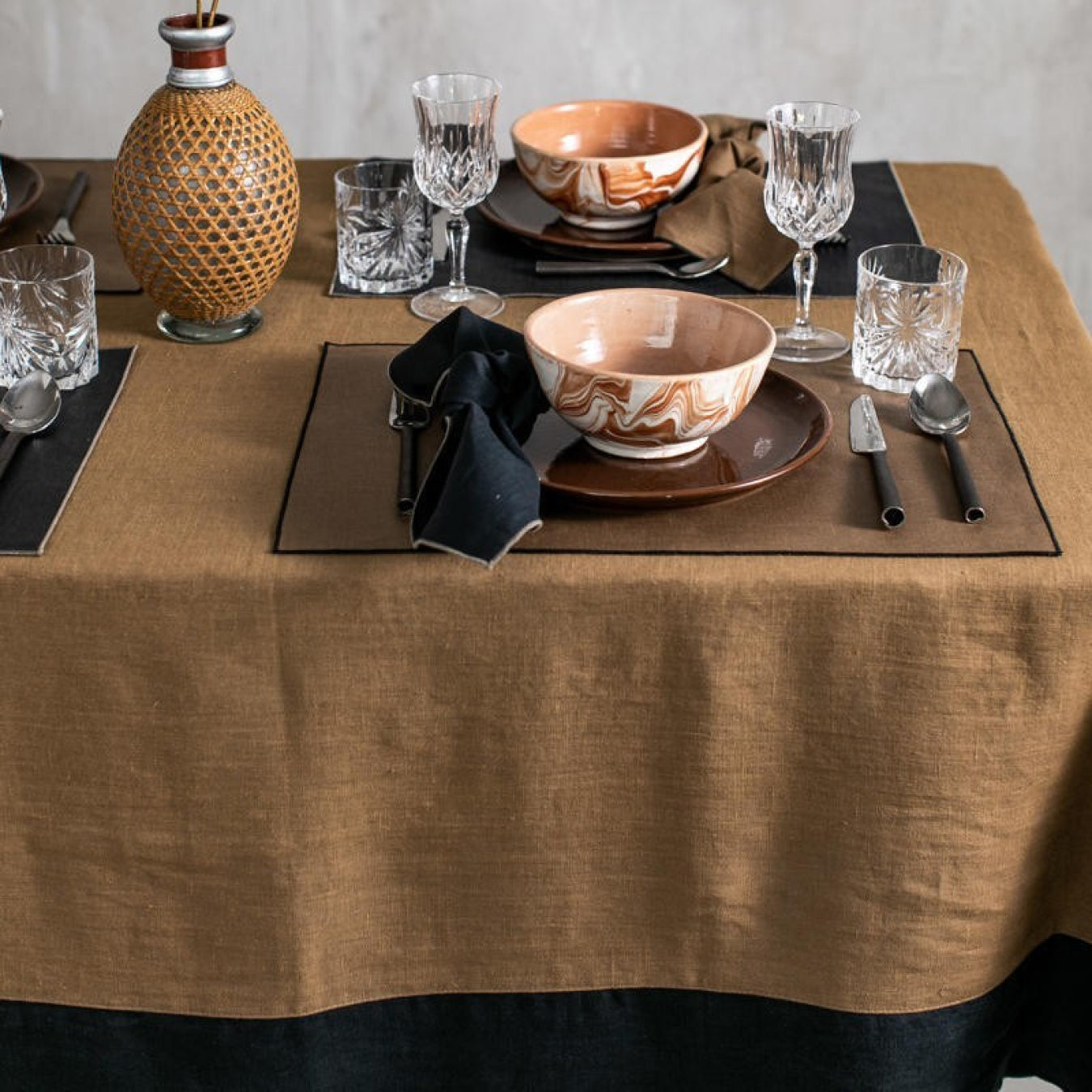 Bauhaus Linen Tablecloth - Noce/Carbone