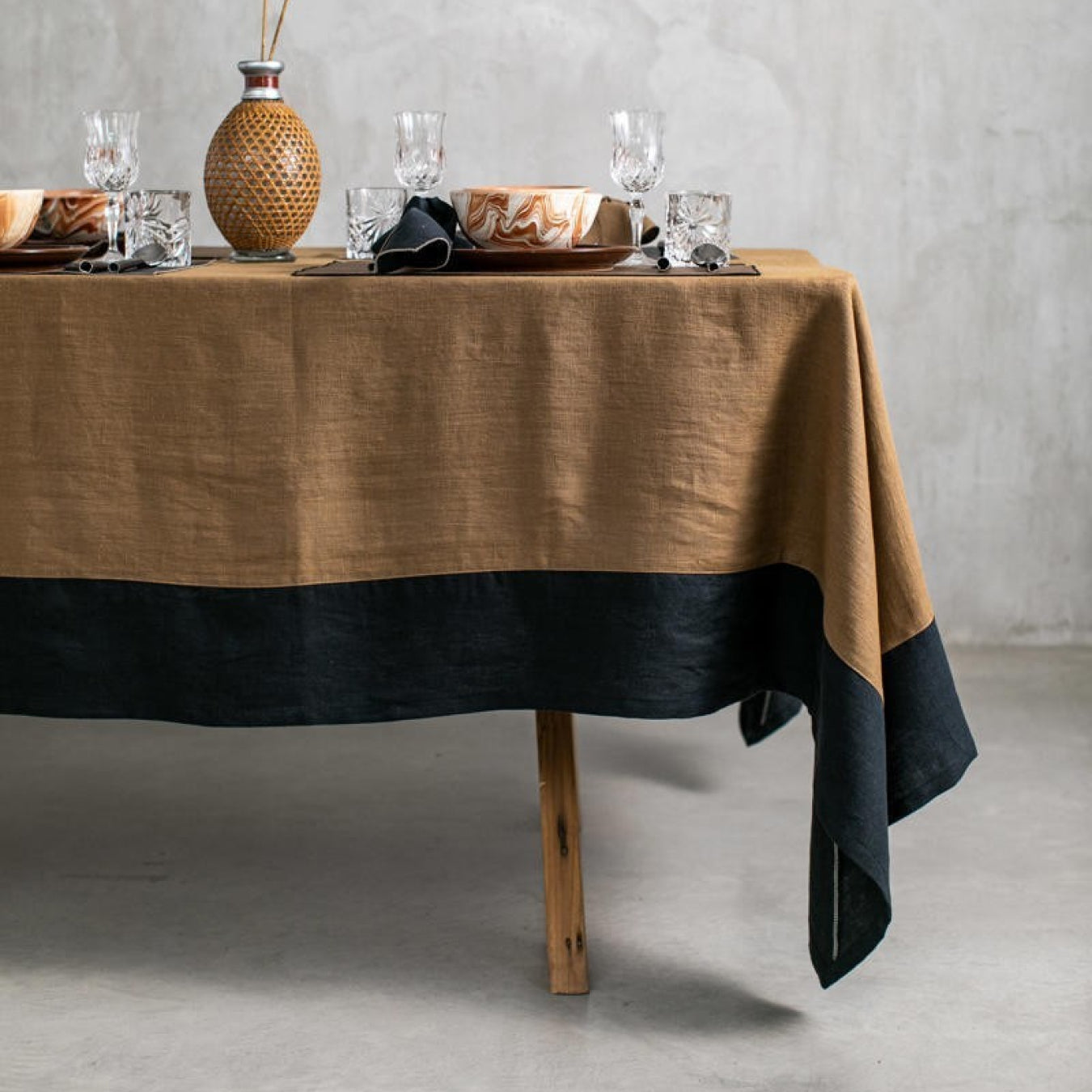Bauhaus Linen Tablecloth - Noce/Carbone