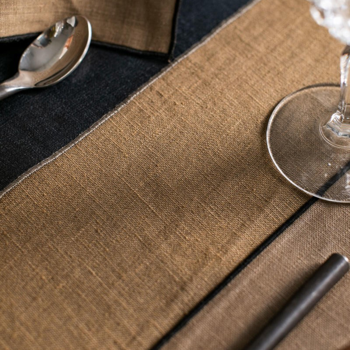 Bauhaus Linen Tablecloth - Noce/Carbone