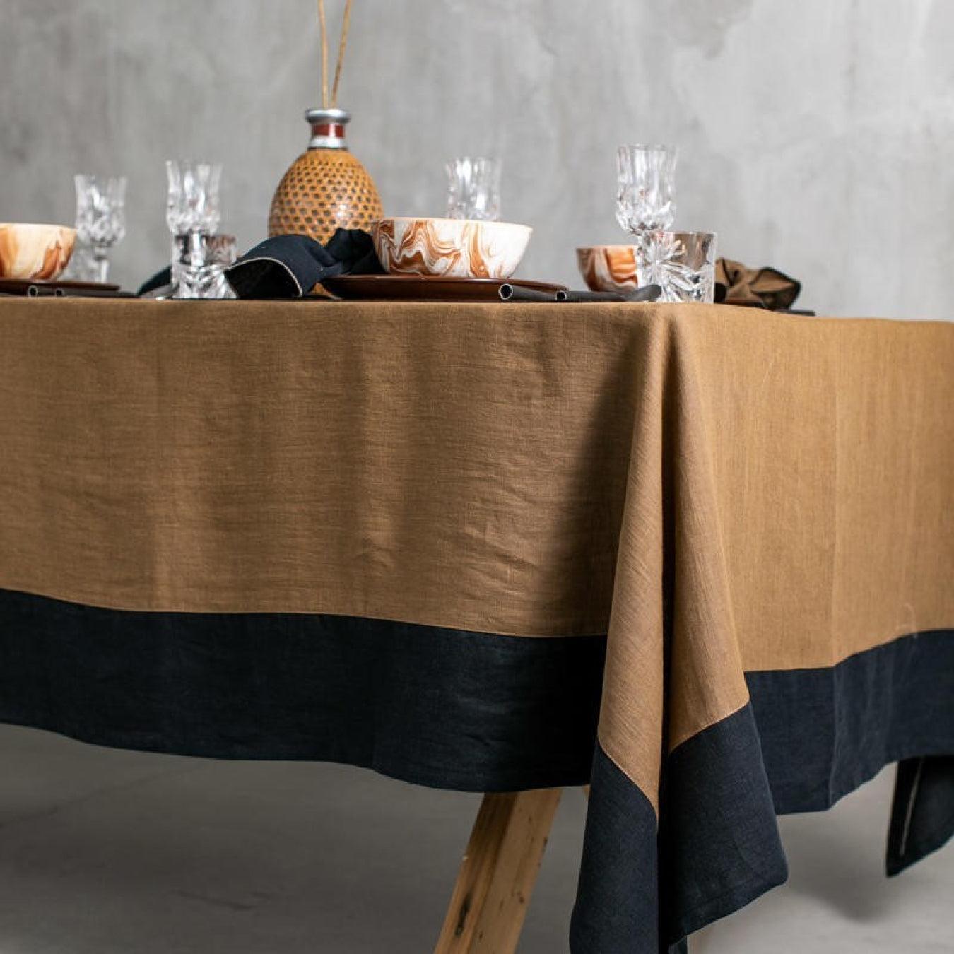 Bauhaus Linen Tablecloth - Noce/Carbone