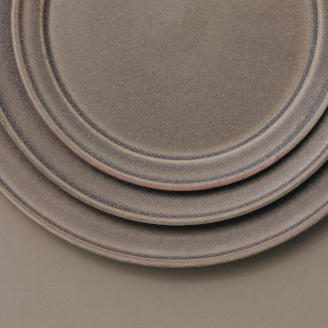 Forma Narrow Rim Plate M