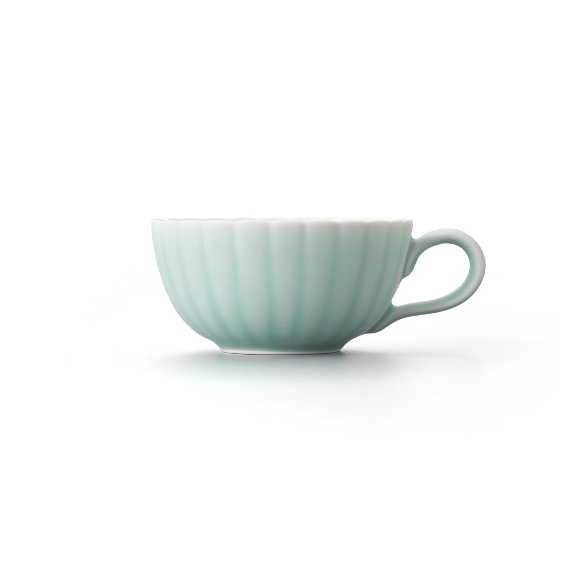 Moist Kikuwari Tea Cup & Saucer