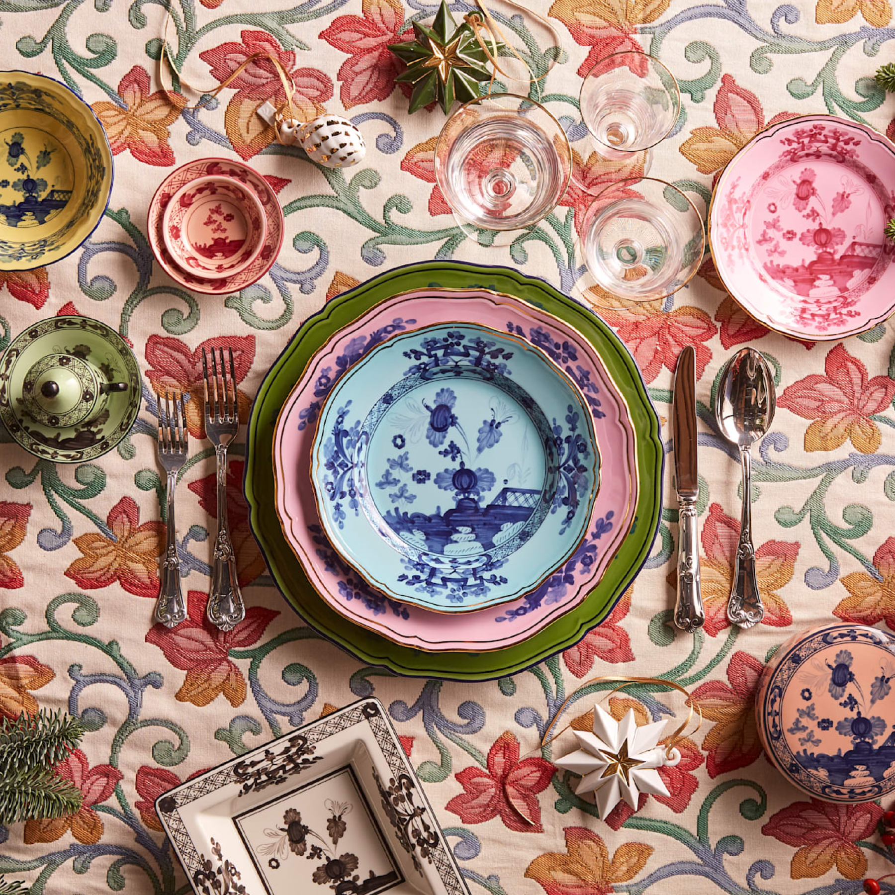 Oriente Italiano Porpora Dinnerware Collection