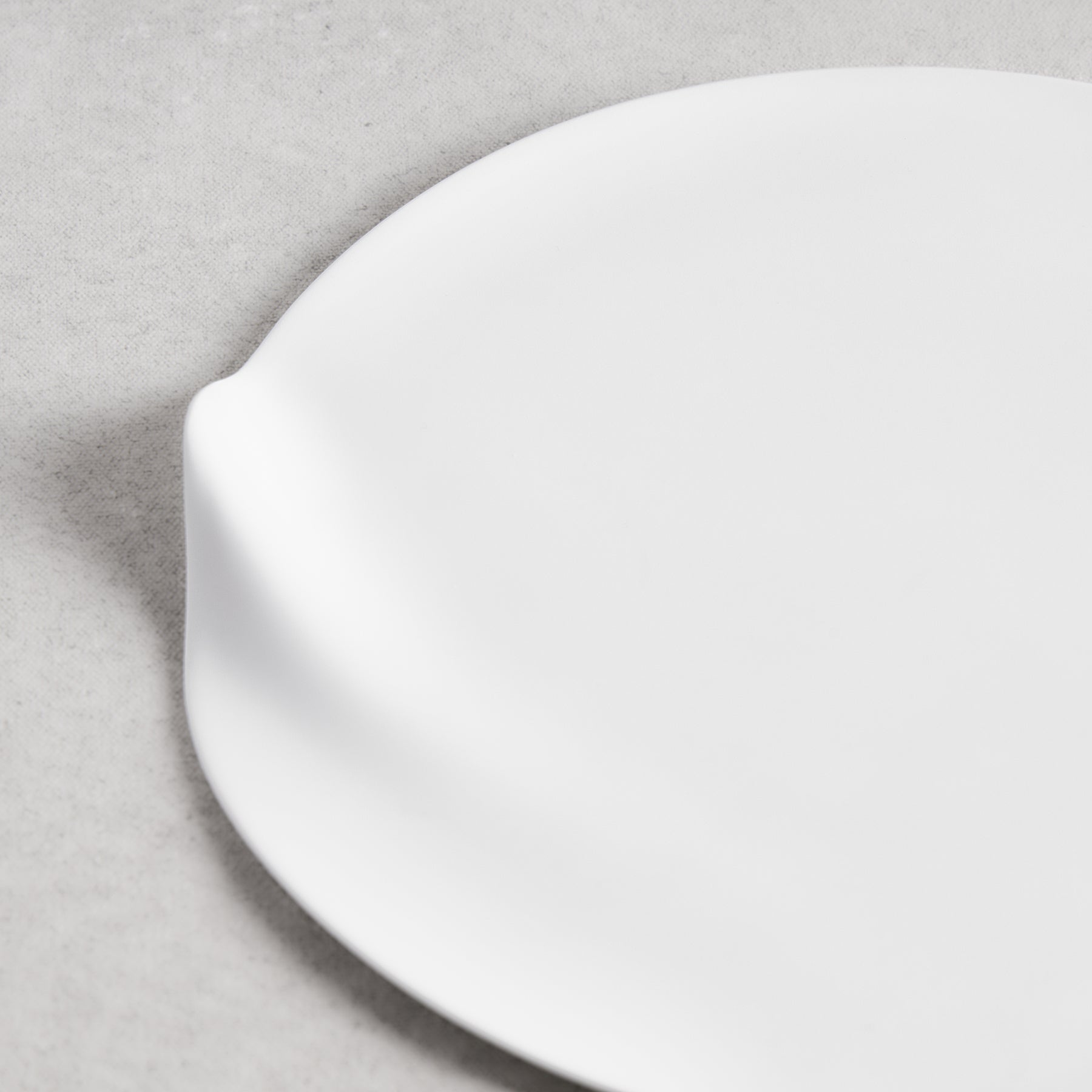 Blasted White Kataagari Plate 9.8"