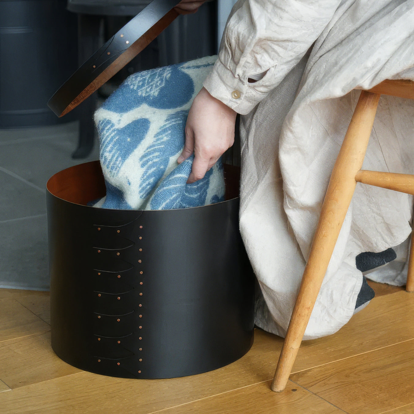 Shaker Round Box Black XL