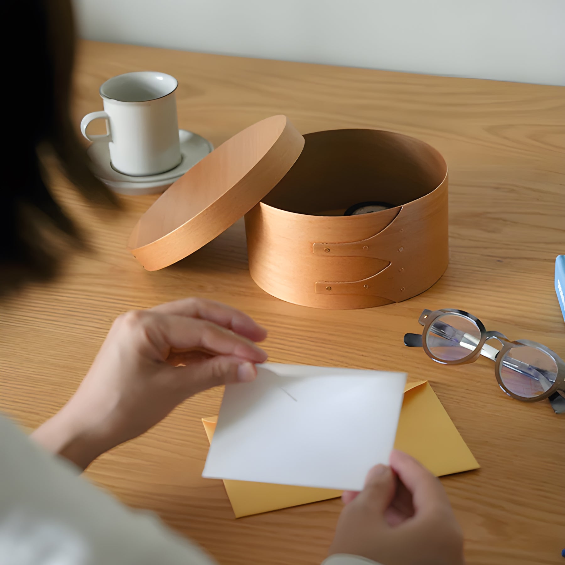 Shaker Round Box Light Brown - XS