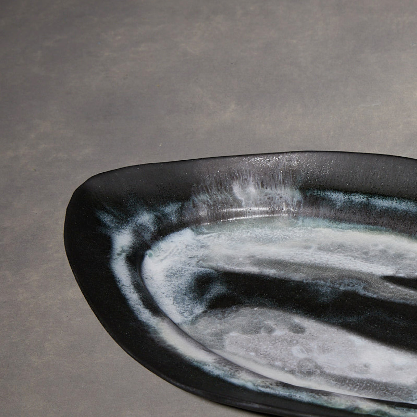 Yuko Ikeda Black & White Oval Plate 01