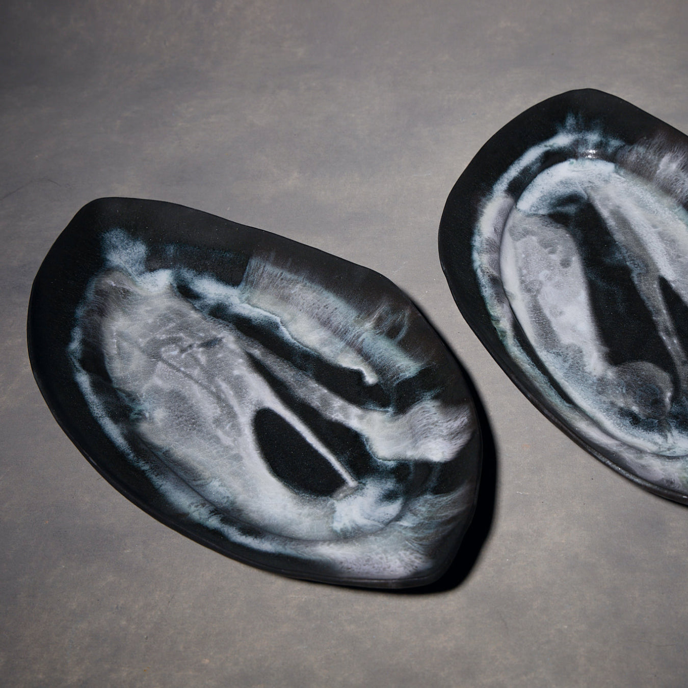 Yuko Ikeda Black & White Oval Plate 01