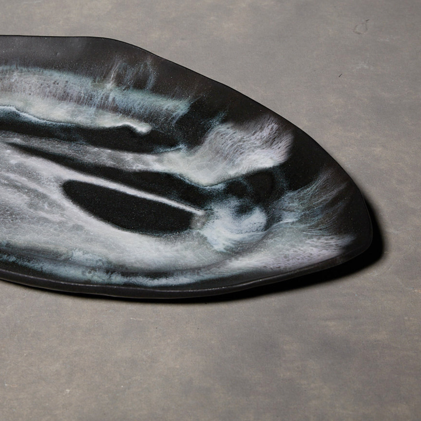 Yuko Ikeda Black & White Oval Plate 02
