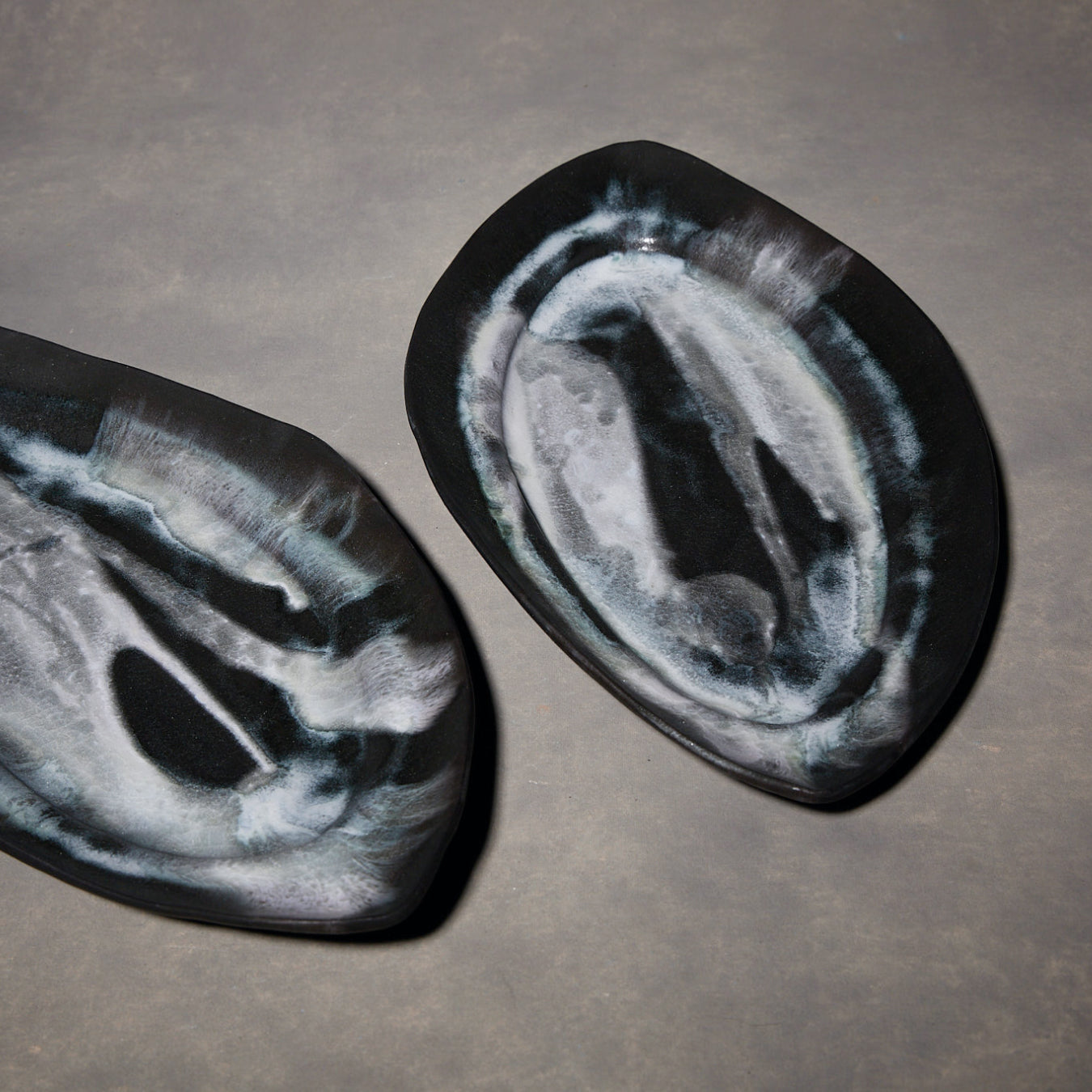 Yuko Ikeda Black & White Oval Plate 02