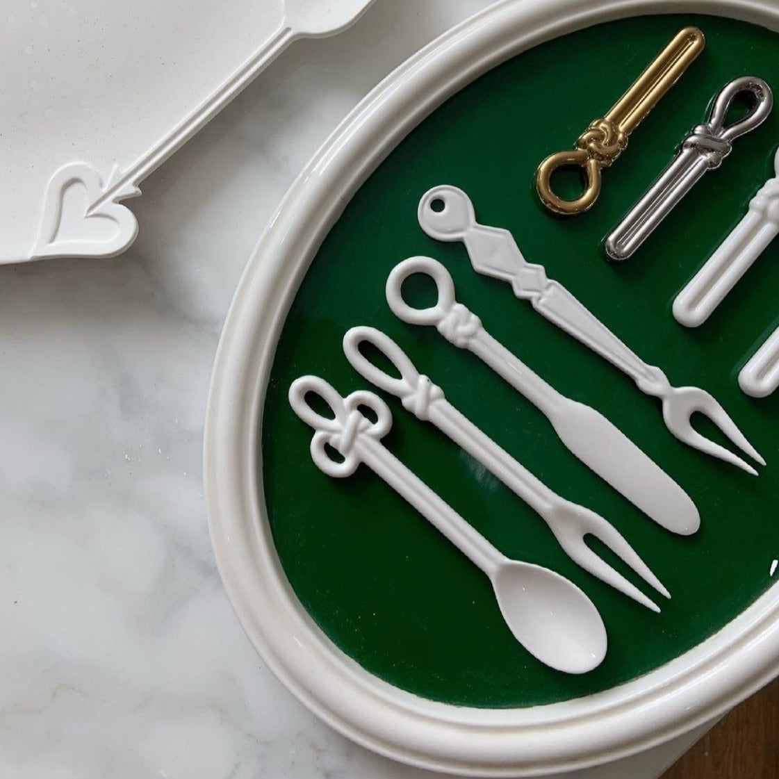 Knot Dessert Cutlery